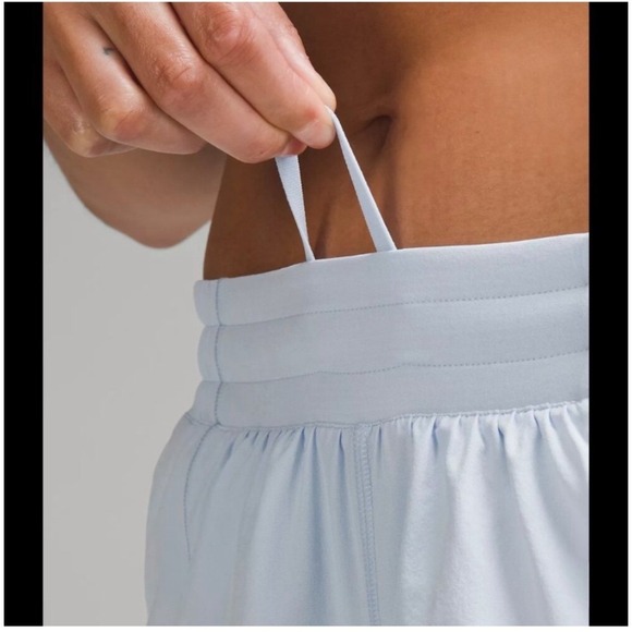 Lululemon Hotty Hot Low-Rise Lined Short 2.5 Blue Size 8 - Picture 4 of 12